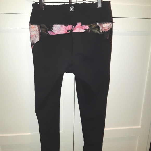 La Vie En Rose Floral Workout Leggings - Picture 3 of 10